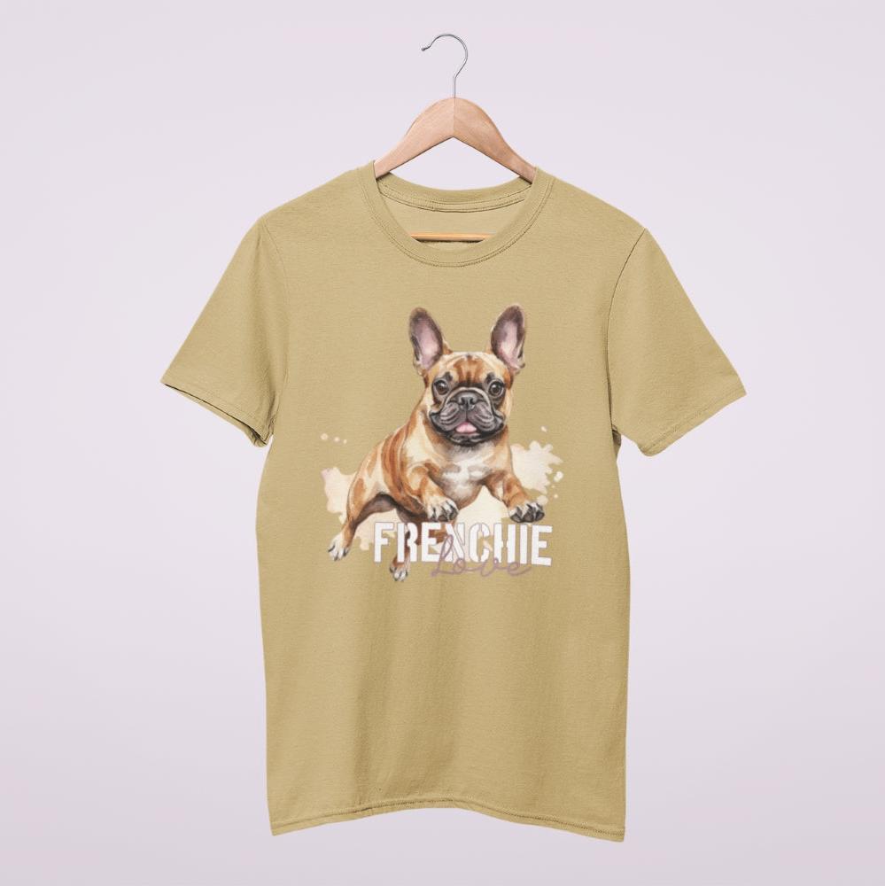 T-Shirt mit Aufrduck einer süßen Franzäösichen Bulldogge mit Schriftzug Frenchie Love. T-Shirt Farbe ist hier sand.
