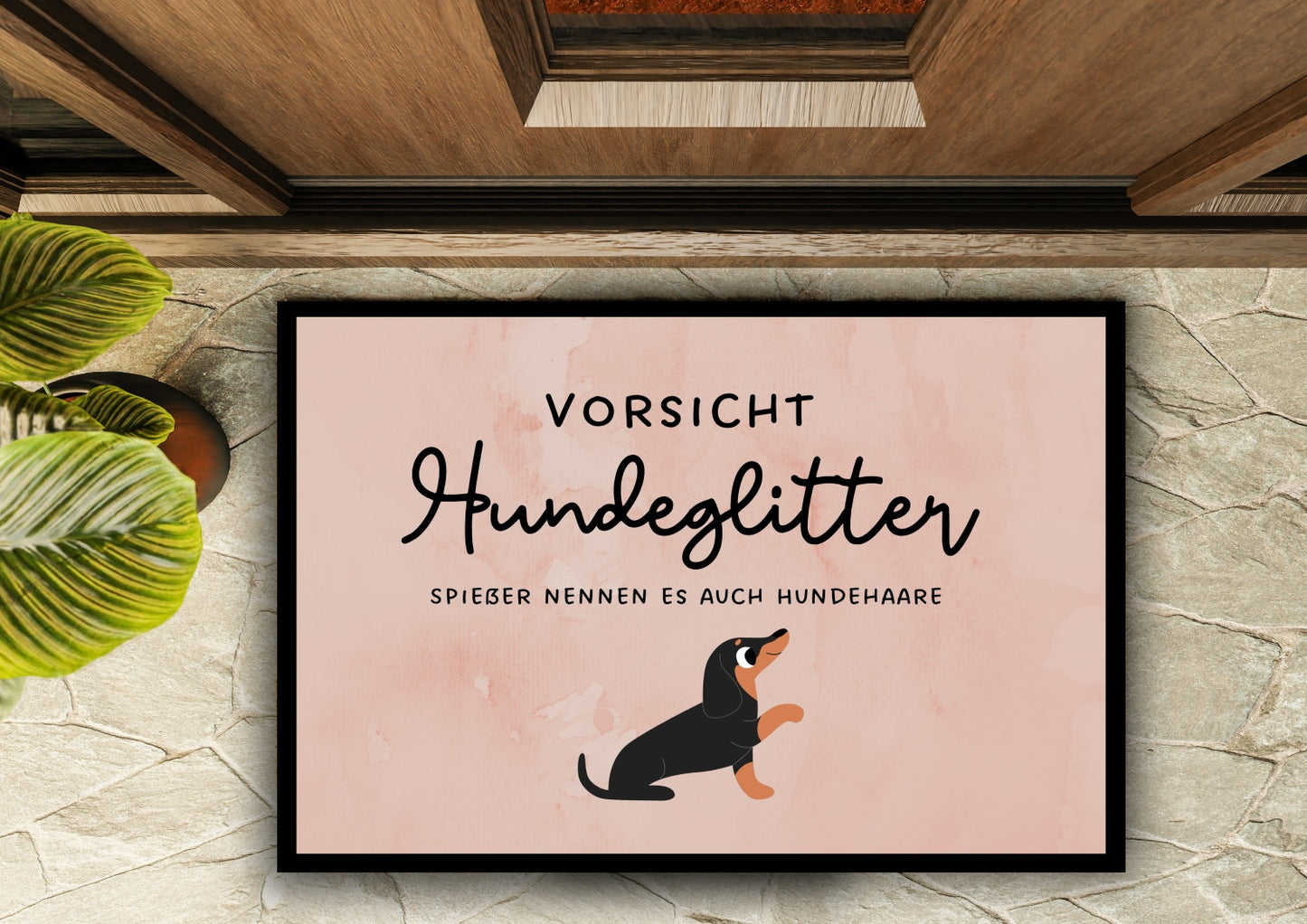 Fussmatte für Dackel-Freunde, Motiv "Vorsicht Hundeglitter, Spießer nennen es auch Hundehaare" und einem Dackel.