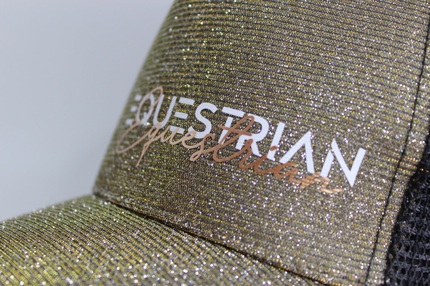 glitzer cap"equestrian" in gold, glitzereffekt