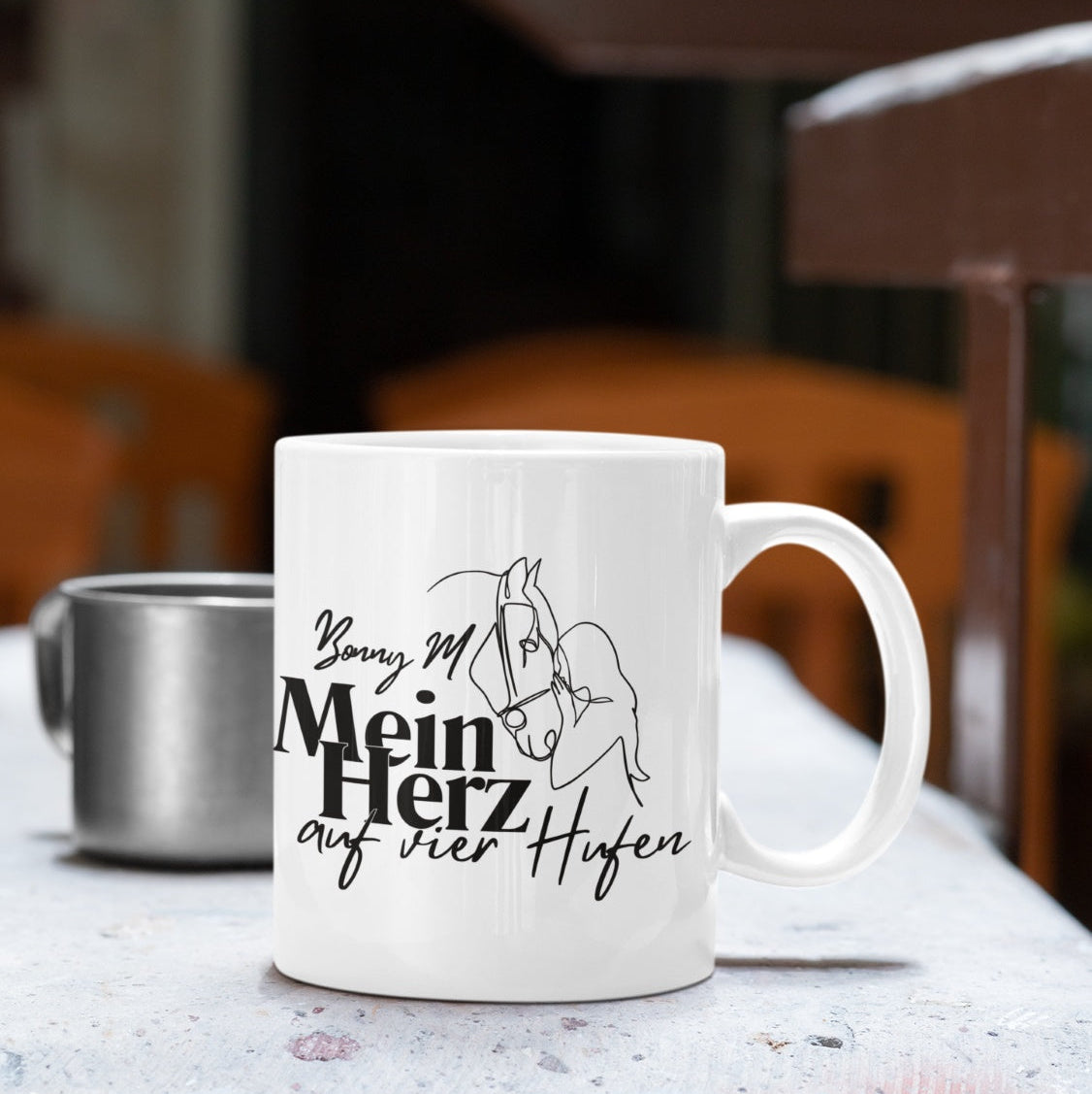 Personalisierte Keramiktasse Pferdemotiv 'Mein Herz auf vier Hufen' mit Namen von deinem Pferd.