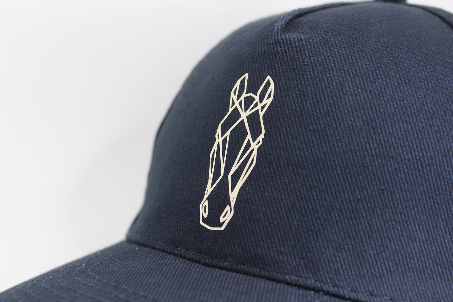 Pferde Baumwoll Cap Pferdemotiv für Reiter-/innen. Schicke und schlichte Baseball Cap, Einheitsgröße mit Schnalle zur Größenanpassung.