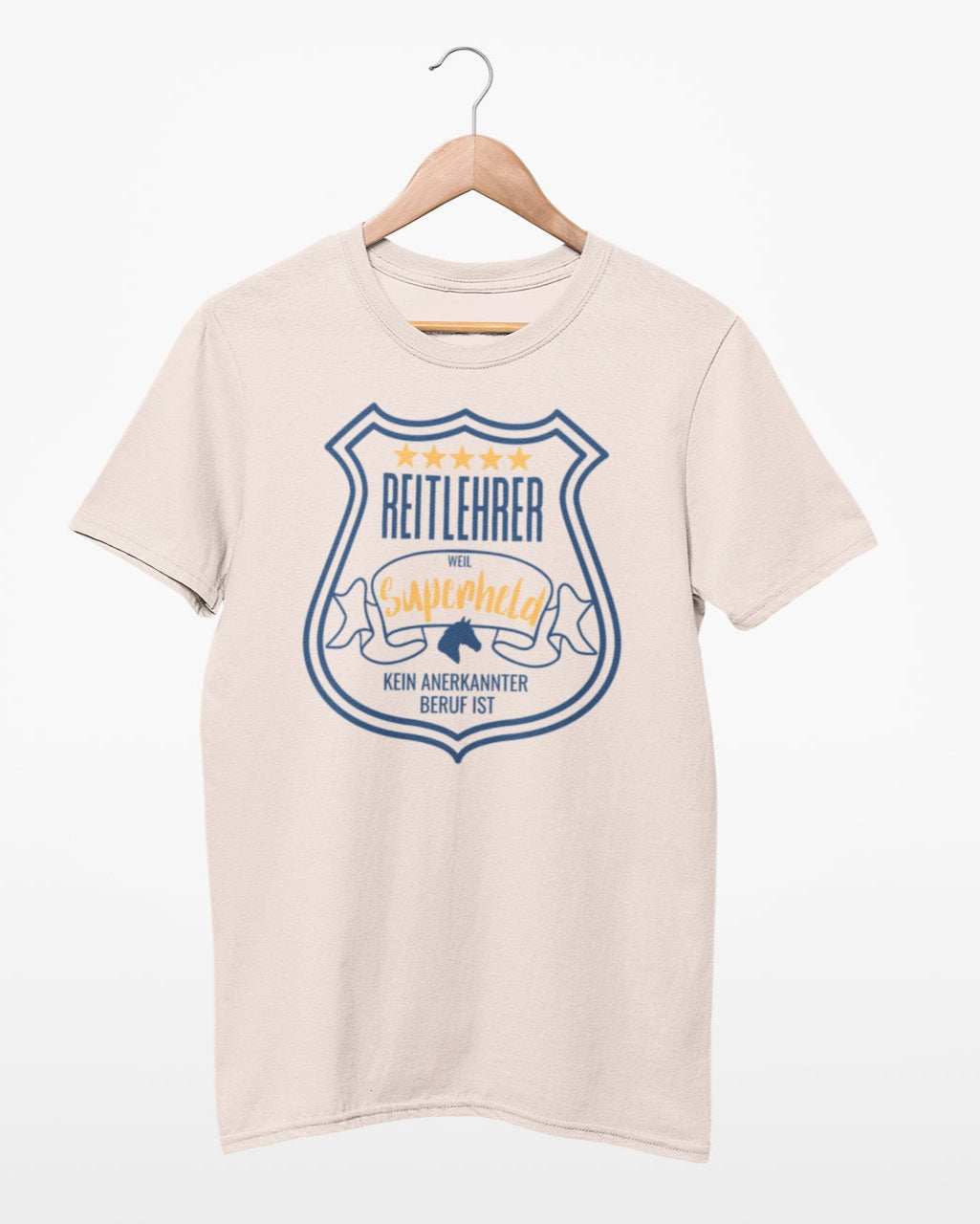 Unisex T-Shirt für deinen Reitlehrer mit Spruch: "Reitlehrer, weil Superheld kein anerkannter Beruf ist" Shirtfarbe natur beige