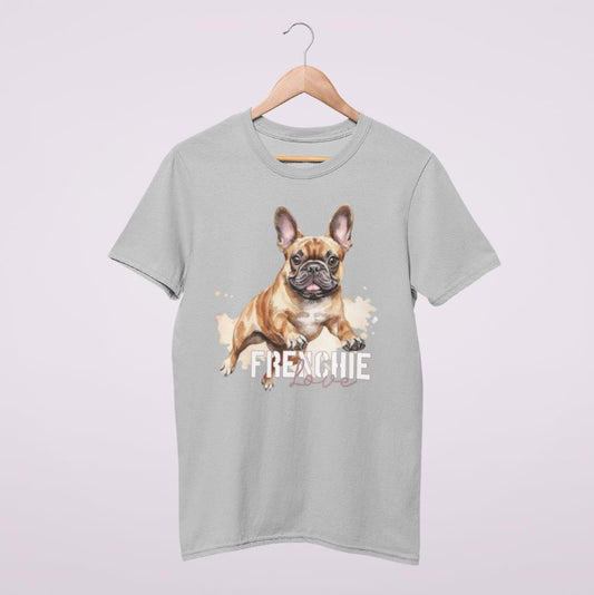 T-Shirt mit Aufrduck einer süßen Franzäösichen Bulldogge mit Schriftzug Frenchie Love. T-Shirt Farbe ist hier hellgrau.