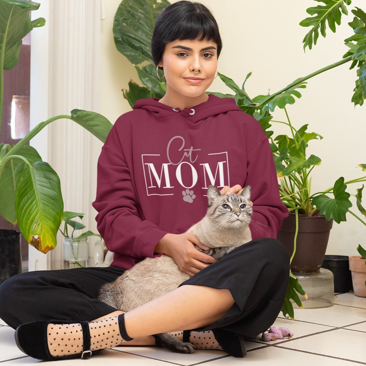 Damen Hoodie für Katzenmamas mit Motiv Cat Mom, figurbetonter Schnitt, katzenliebe. Zeitloses Katzendesign für Katzenliebhaber.