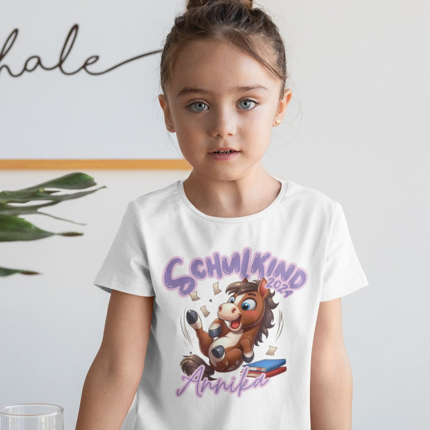 Einschulungs-Shirt für Kinder, Schulkind 2024, personalisiert mit niedlichem Pony Motiv