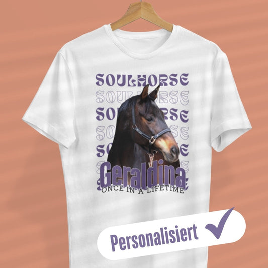 Unisexshirt personalisiert Soulhorse, mit Bild von deinem Pferd.