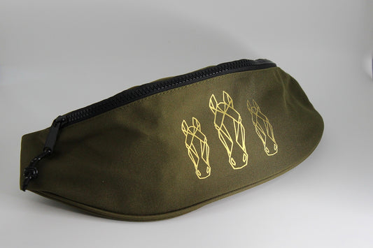 Bauchtasche für pferdefreunde, mit Aufdruck "Pferdeköpfe" in gold