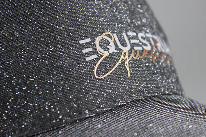 glitzereffekt cap, reitercap motiv "equestrian" silber mit weiß/rosegoldener schrift