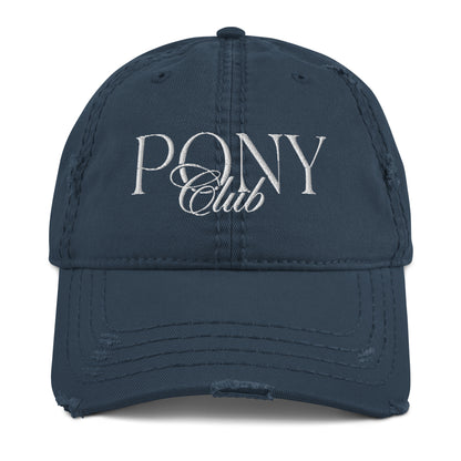 Stickmotiv "Pony Club" in modernem Schriftzug auf used-look Cappy in 3 verschiedenen Farben vorrätig. Farbe navy blue