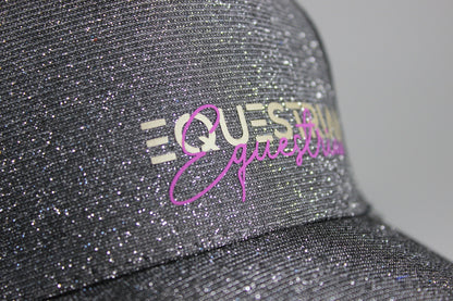 glitzereffekt cap, reitercap motiv "equestrian" silber mit weiß/pinker schrift
