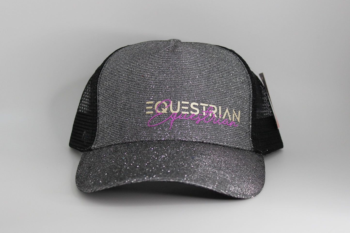 glitzer cap silberglitzer, aufdruck "equestrian" in weiß und pinker schrift