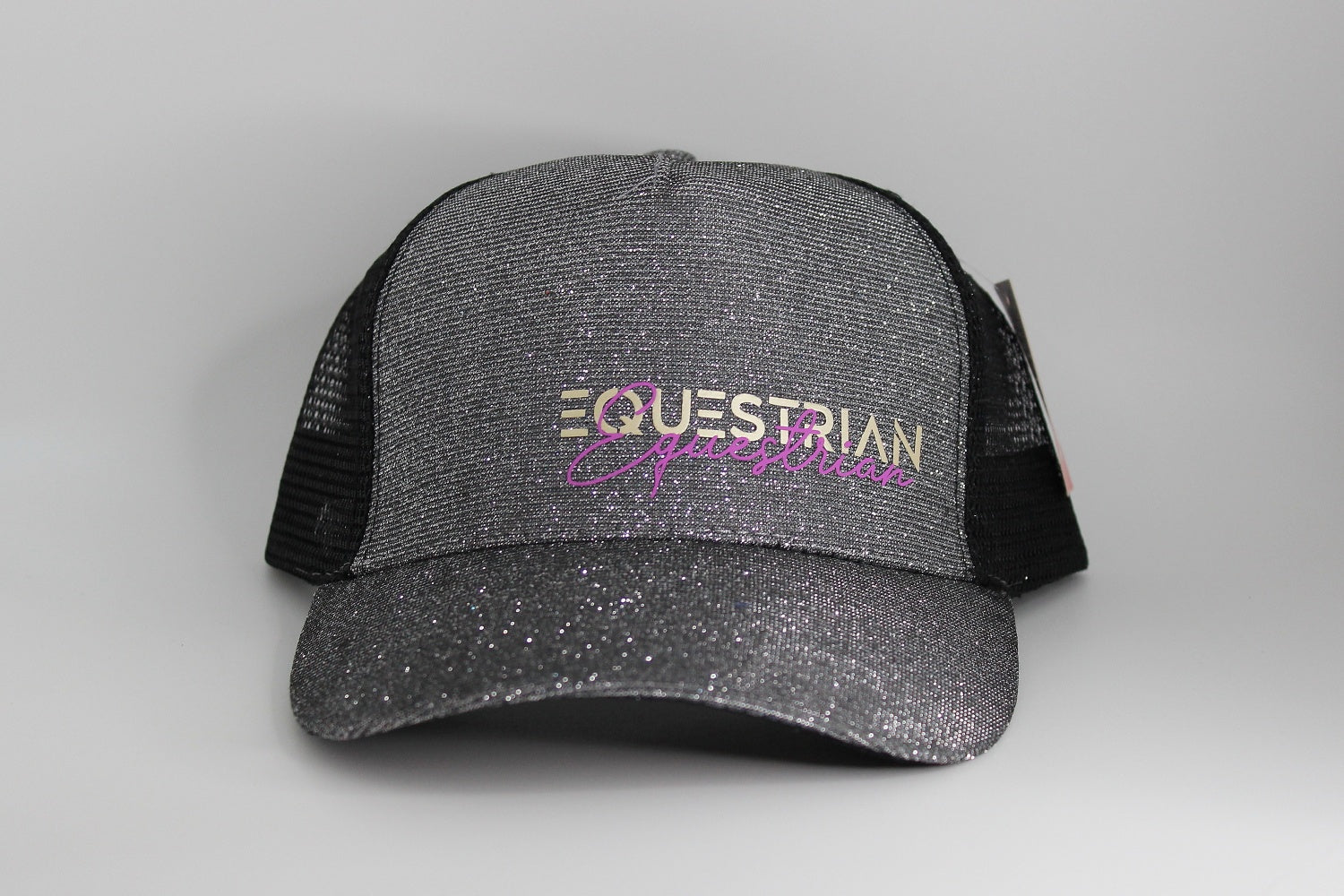 glitzer cap silberglitzer, aufdruck "equestrian" in weiß und pinker schrift