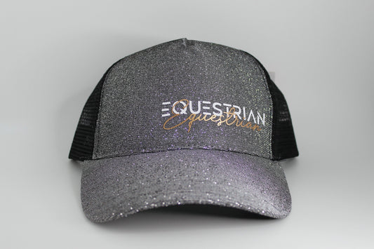 Silberne Glitzer Cap Motiv "Equestrian" für Reiter und Reiterinnen in Unisex, Klett-Lasche zum Anpassen.