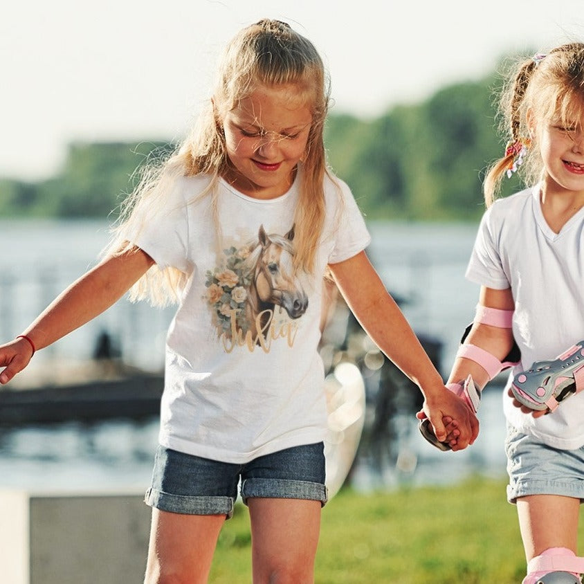 Kinder Shirt, T-Shirt für Kids mit Pferdemotiv, personalisiert mit Wunschnamen, super süßes Pferdiges Motiv für Pferdemädchen