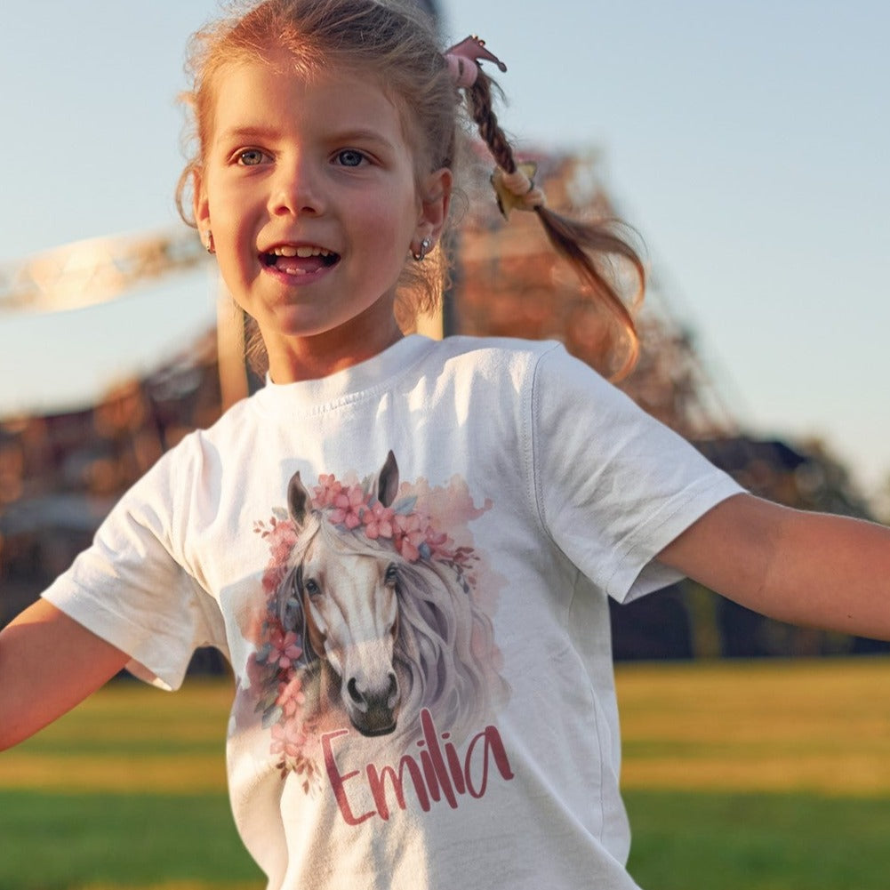 Mädchen T-Shirt mit Pferdemotiv , pferde t-Shirt personalisiert, kindershirt für Reitermädchen, Pferdemotiv personalisiert mit Namen von deiner Tochter