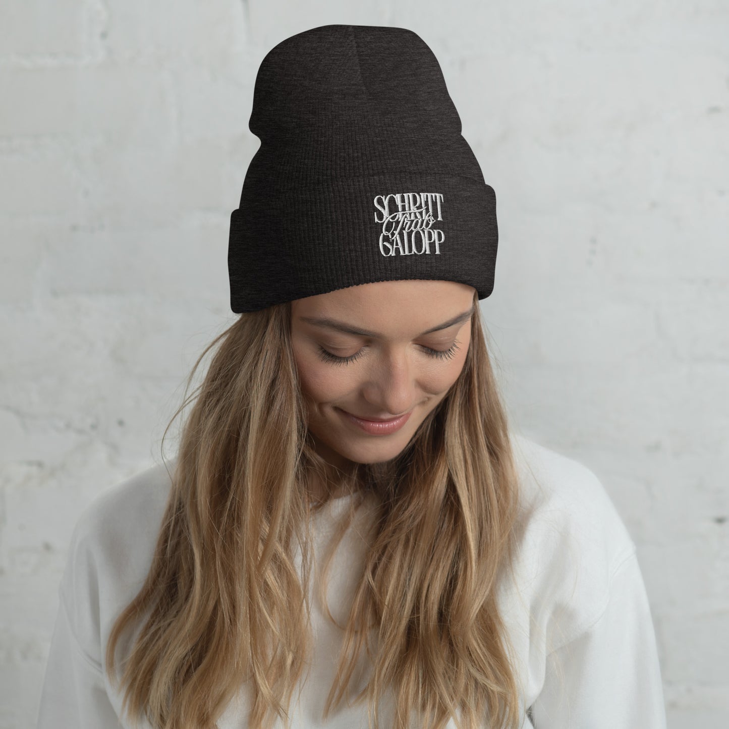 Leichte Beanie mit Stickmotiv "Schritt, Trab, Galopp" für Reiter und Reiterinnen. Prima Geschenkidee für Pferdefreunde. 4 Farben zur Verfügung- hier dunkelgrau