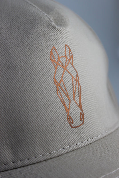 reit cap pferdemotiv für pferdefreunde. Cap in Beige aus Baumwolle mit pferdekopf in kupfer
