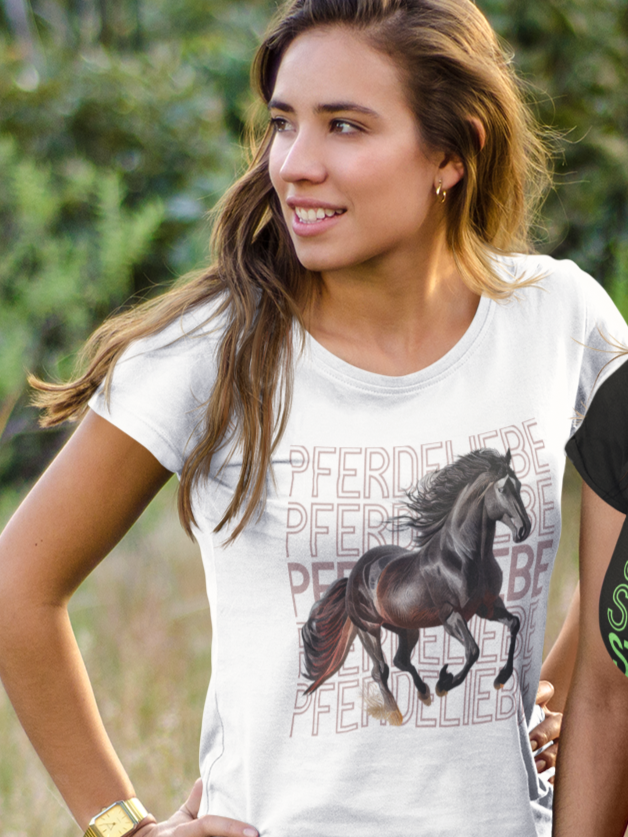 pferdeliebe shirt pferdemädchen, tierliebe als Shirt mit pferdemotiv, reiten, stallshirt, Galoppierendes schwarzes Pferd.