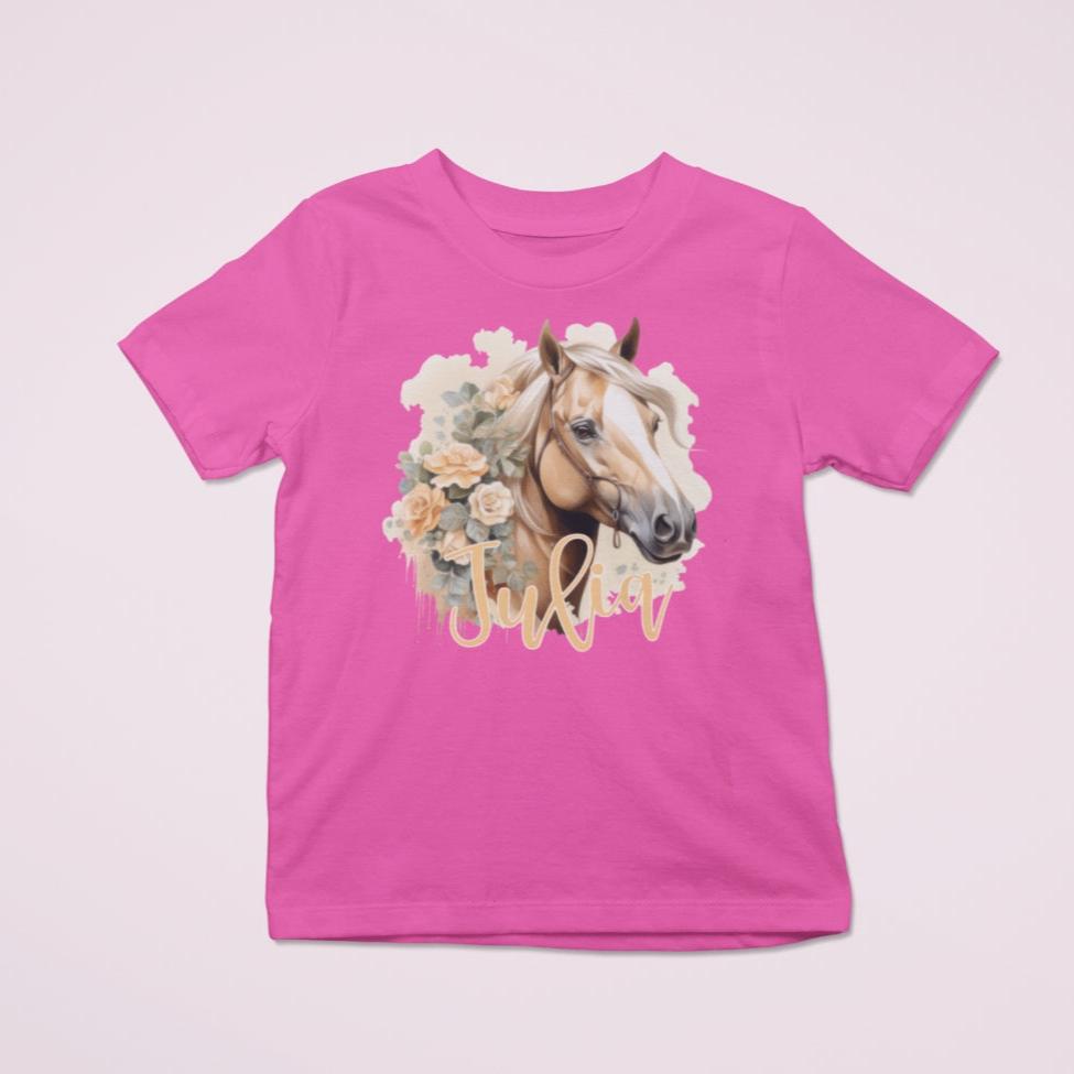 personalisiertes pferde tshirt in der farbe fuchsia für mädchen mit hübschen haflinger motiv und wunschname