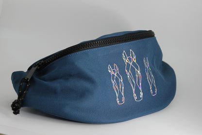 bauchtasche farbe petrol, mit hologram folie veredelt, pferdeköpfe motiv 