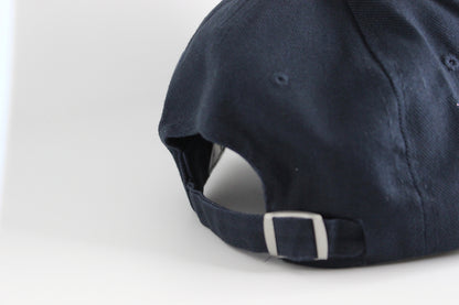 Rückansicht: Baumwoll Cap Pferdemotiv für Reiter-/innen. Schicke und schlichte Baseball Cap, Einheitsgröße mit Schnalle zur Größenanpassung. 