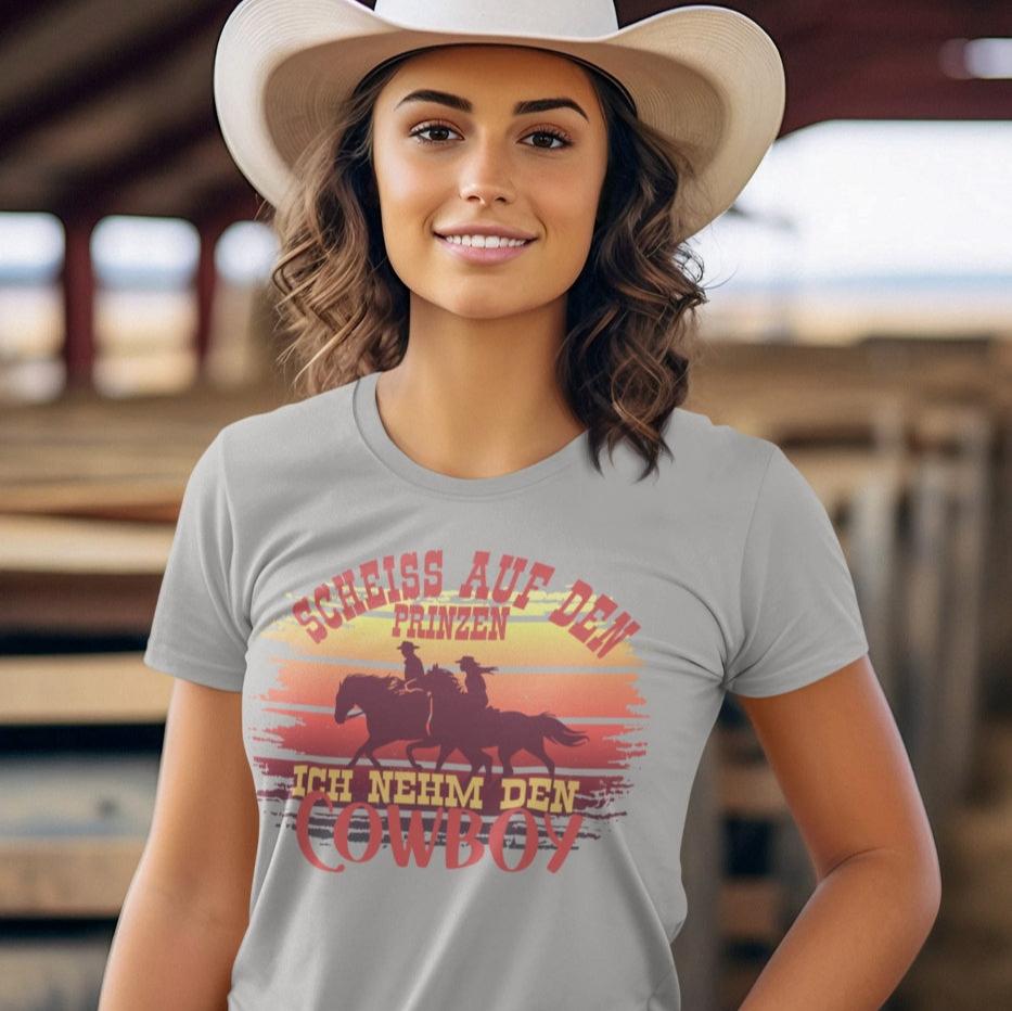 Scheiss auf den Prinzen, ich nehm den Cowboy- T-Shirt für Frauen, Figurbetont mit Rundhalsausschnitt aus Bio-Baumwolle. Shirts für Single Girls, Country Girls, Westernreiterinnen und Pferdefreunde.