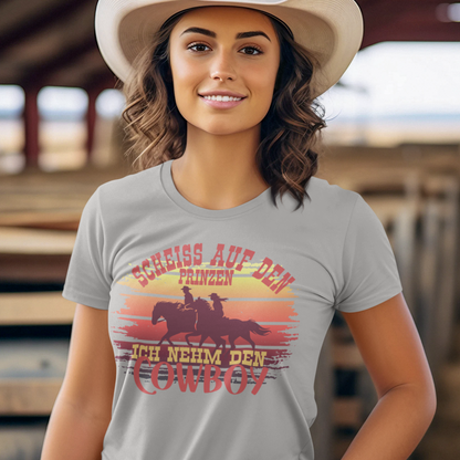 Scheiss auf den Prinzen, ich nehm den Cowboy- T-Shirt für Frauen, Figurbetont mit Rundhalsausschnitt aus Bio-Baumwolle. Shirts für Single Girls, Country Girls, Westernreiterinnen und Pferdefreunde.