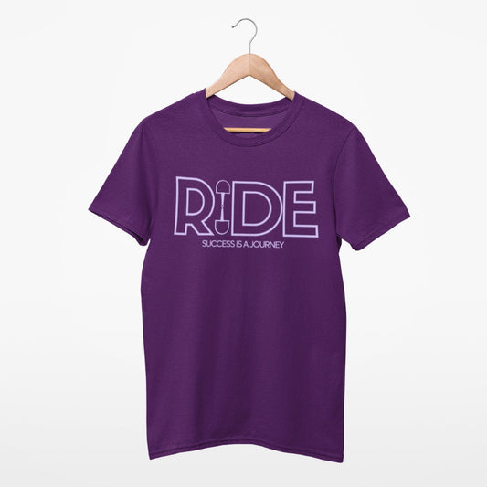 Reitshirt für Freizeitreiter und Turnierreiter, Aufdruck 'Ride- Success is a yourney' Shirtfarbe Lila
